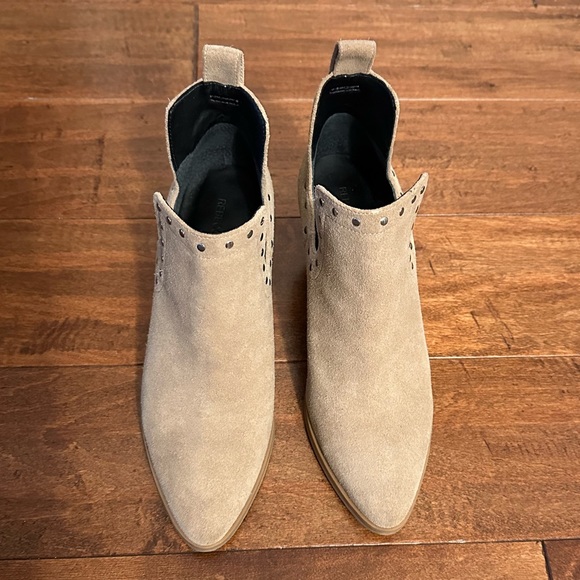 Rebecca Minkoff Lana Studded Split Shaft Beige Suede Block Heel Ankle Boots Sz 6 - Picture 2 of 13